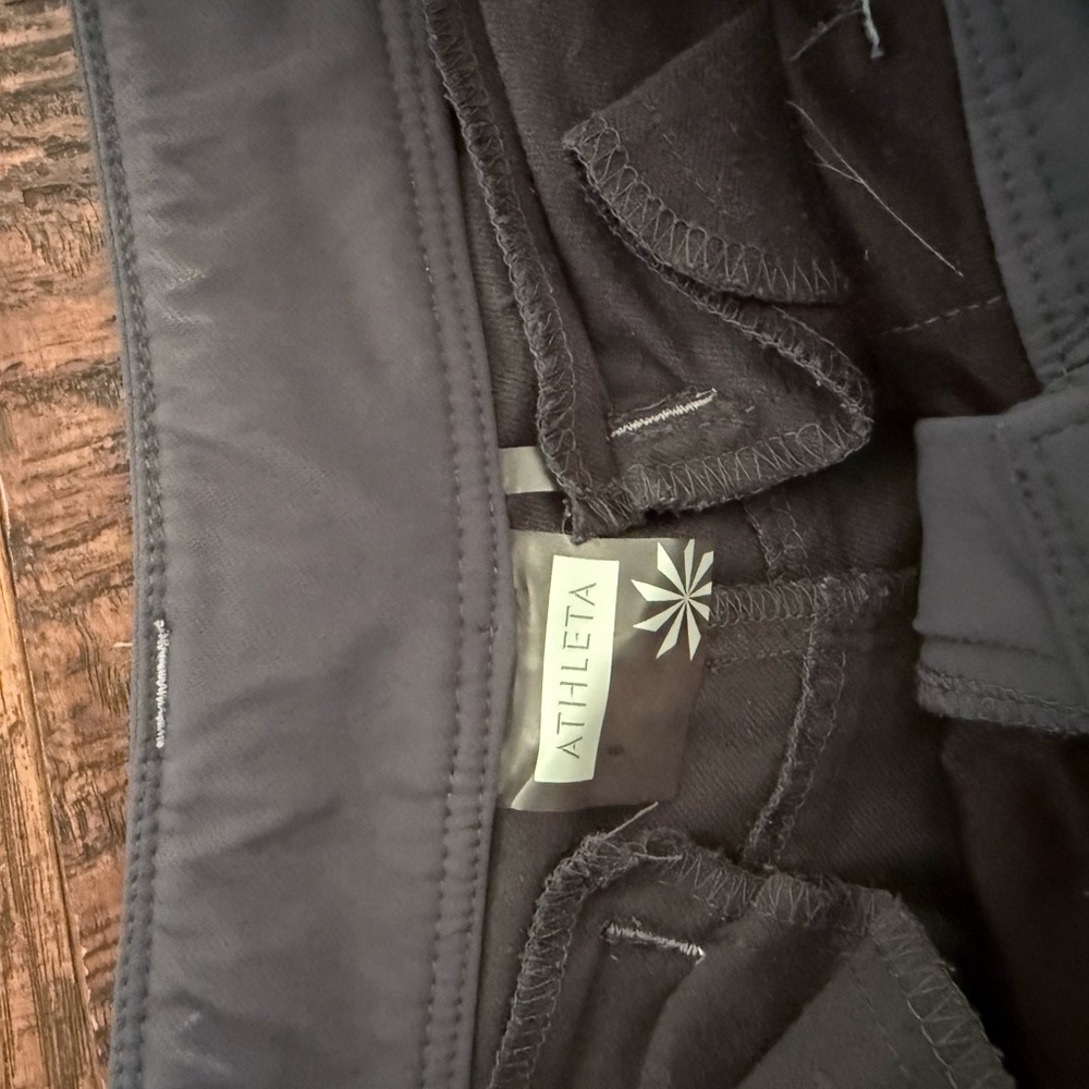 Athleta women’s cargo pants - Picture 2 of 3